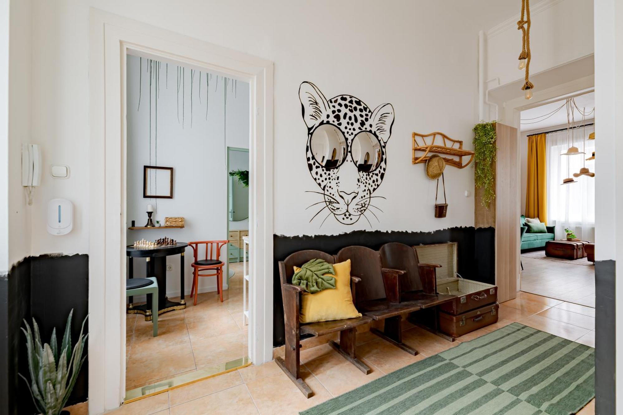 Jungle Aesthetics Downtown Apartman Aircon And Garage Parking Budapest Eksteriør billede