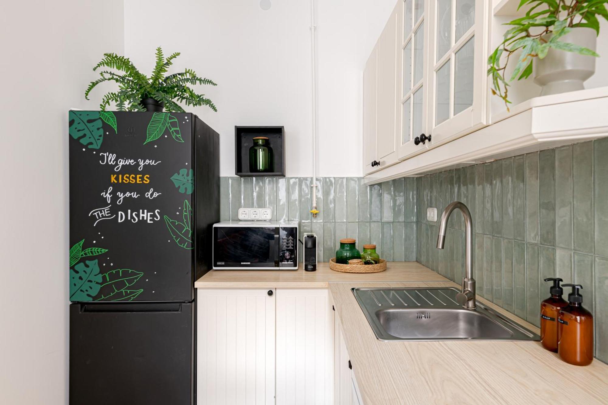 Jungle Aesthetics Downtown Apartman Aircon And Garage Parking Budapest Eksteriør billede
